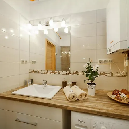 Apartman A_or_ B_luxflat_2br_2ba_vaci Street